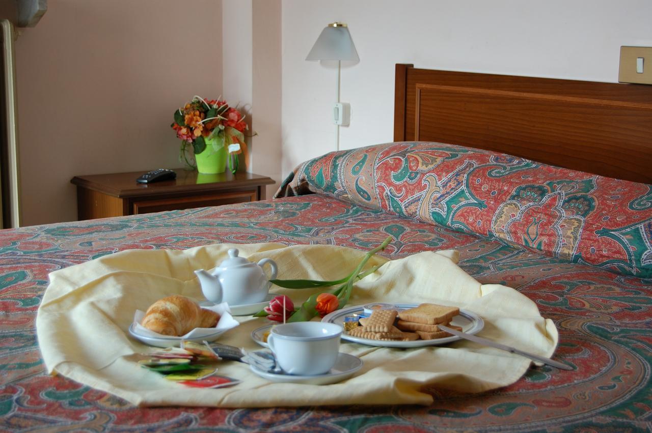 Albergo Sud America Paesana Kültér fotó